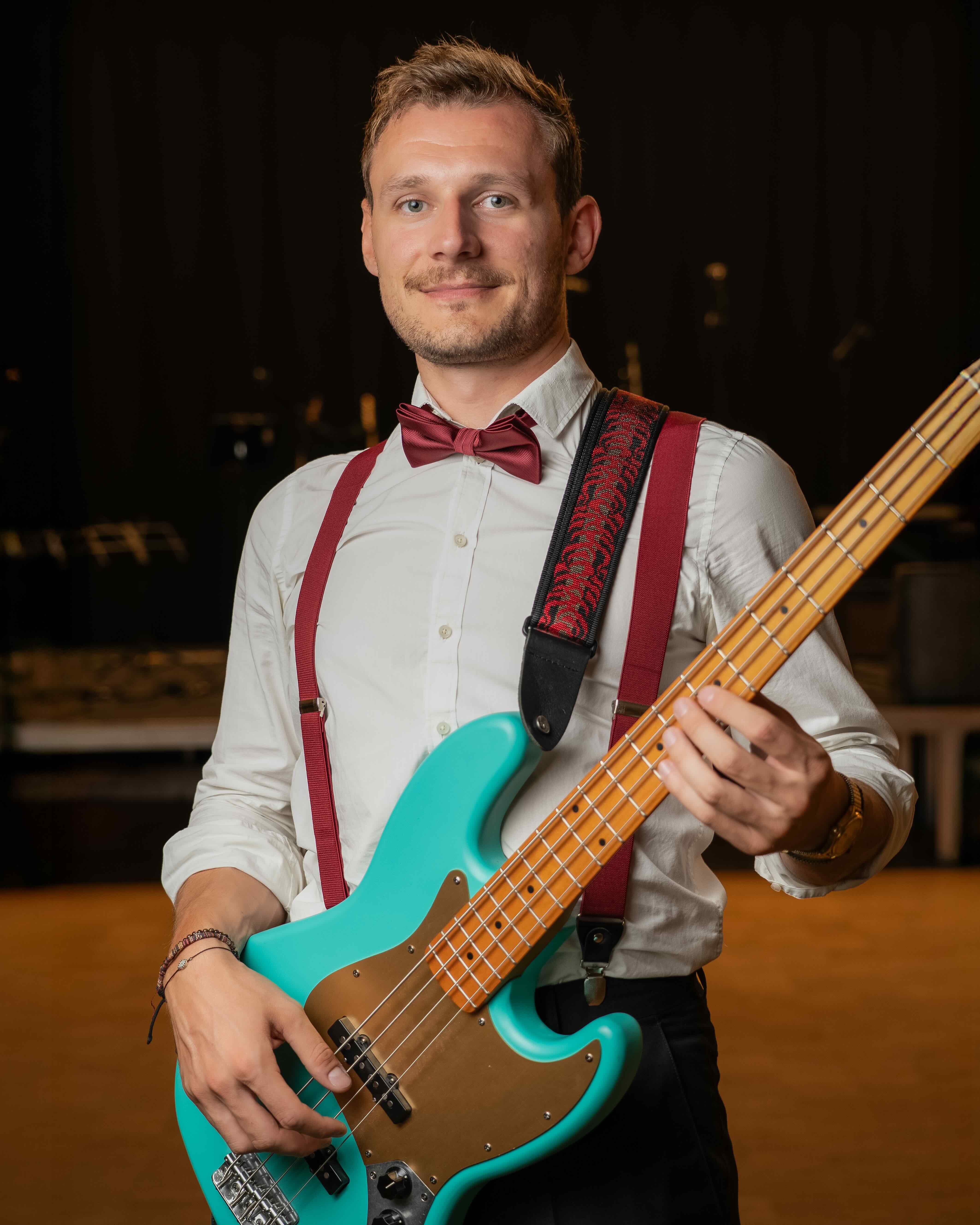 Petar – Bass/Vocals